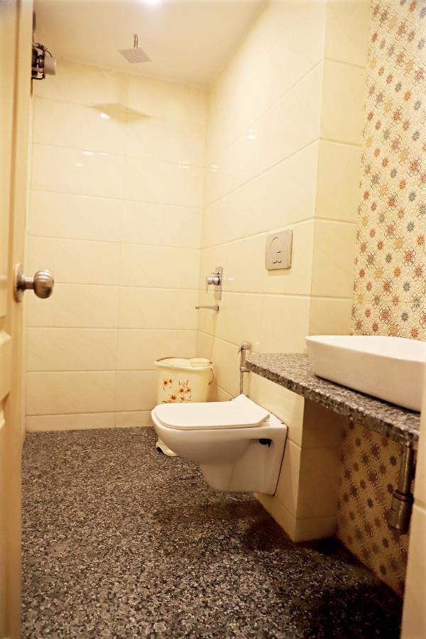 Hotel Klick International At "5 Min Walking " From New Delhi Railway Station ภายนอก รูปภาพ